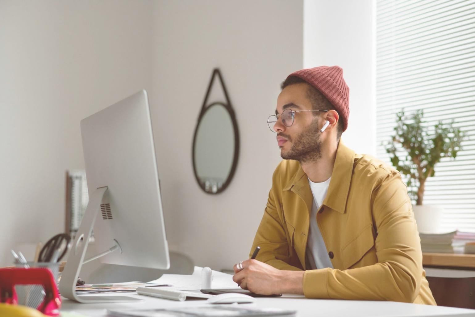 Online-Webinar Setup mit Teilnehmer-Bildschirmen
